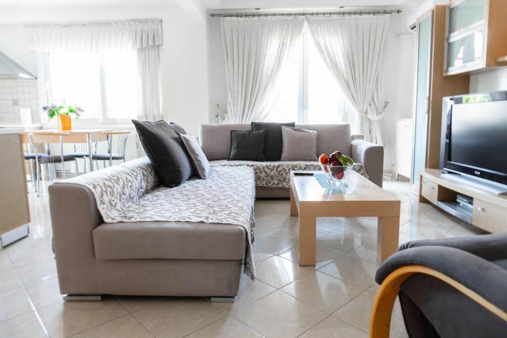 2 Bedroom Holiday Flat, Renovated, In The Centre Asprovalta Dış mekan fotoğraf